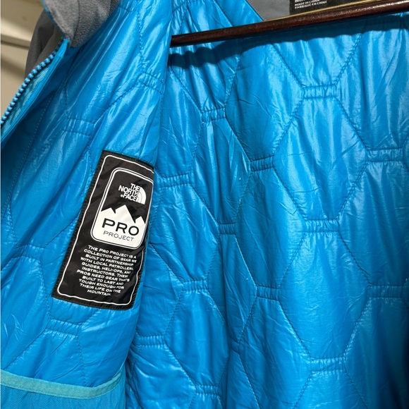 The North Face Men's Performance Jacket in Blue and Gray - Picture 9 of 13